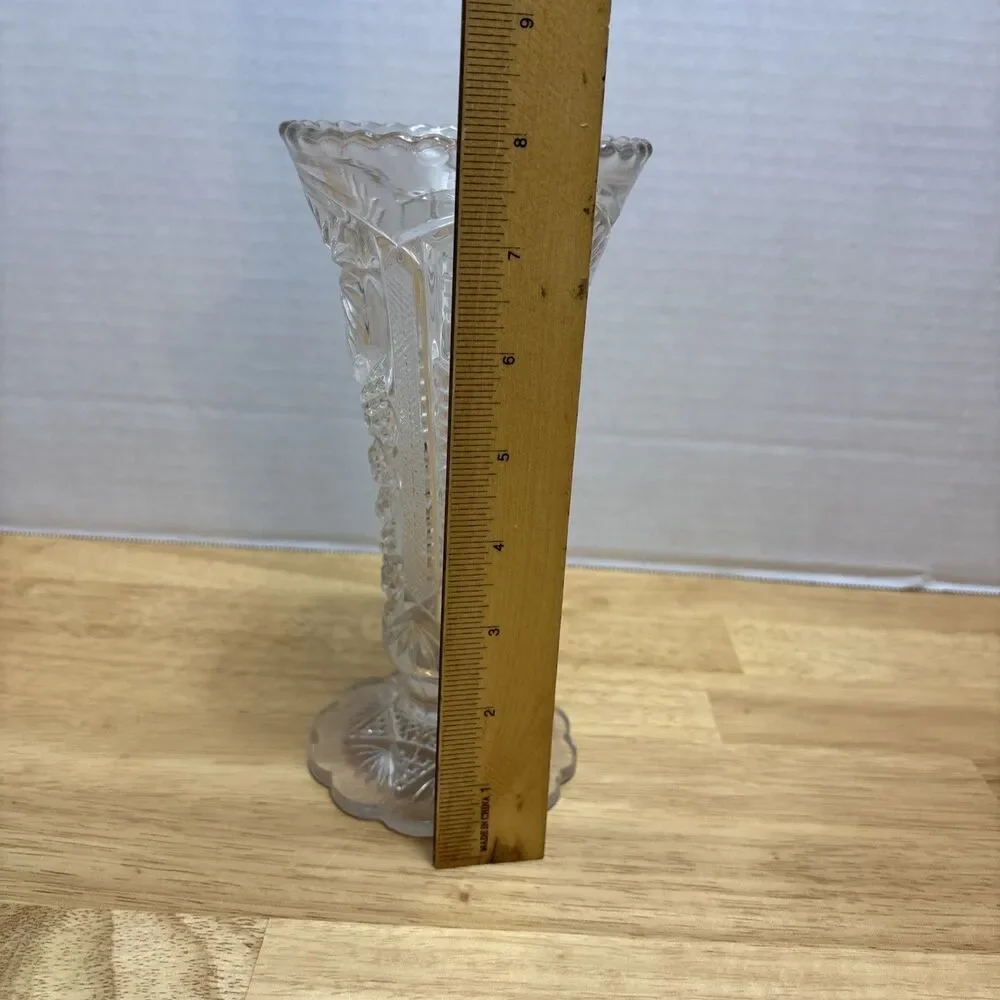 Vintage Clear Cut Glass Diamond Point/Starburst Pattern Scalloped Edge Vase